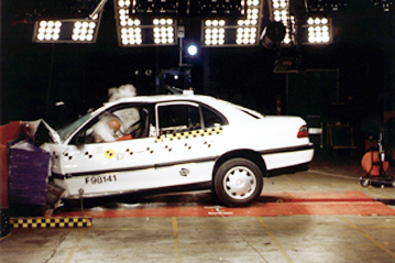 Краш тест Opel Vauxhall Omega (1998)